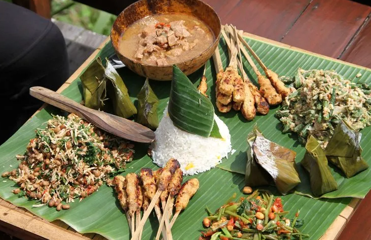 Asal Usul Nasi Lawar Yang Menjadi Ikon Kuliner Pulau Bali