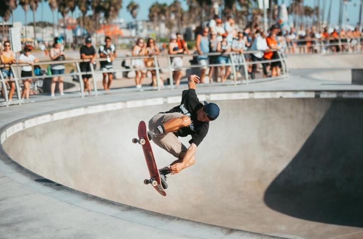 Skateboard Telah Menjadi Olahraga Papan Seluncur yang Menggabungkan Seni dan Adrenalin