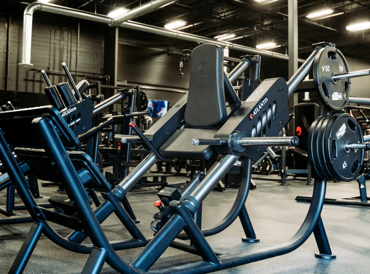 Plate-Loaded Machines: Power & Versatility in Strength Training