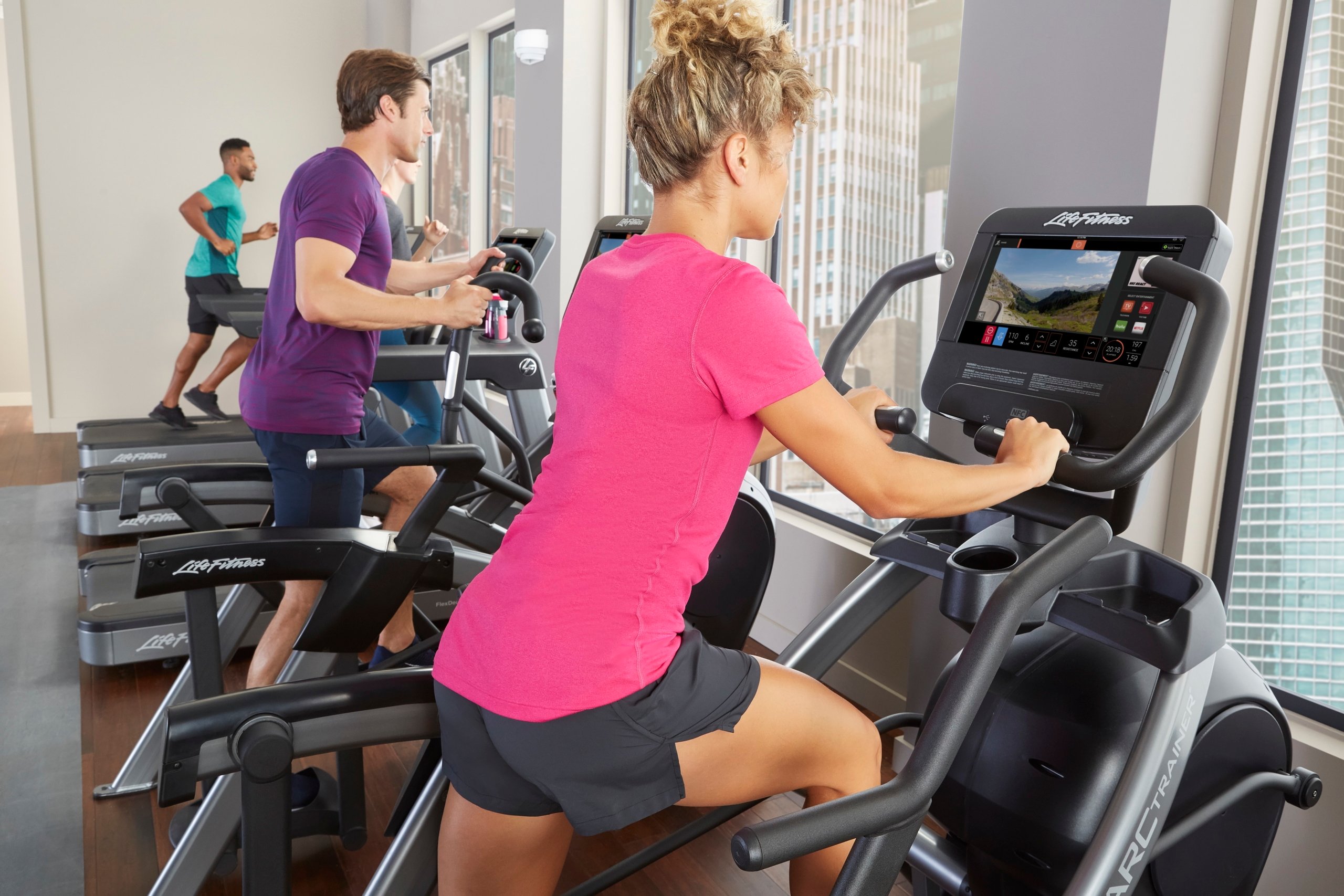 Mengapa Arc Trainer Sangat Cocok untuk Atlet Cross-Training