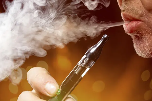 Memahami Vaping: Alternatif Lebih Sehat atau Sama Berbahayanya?