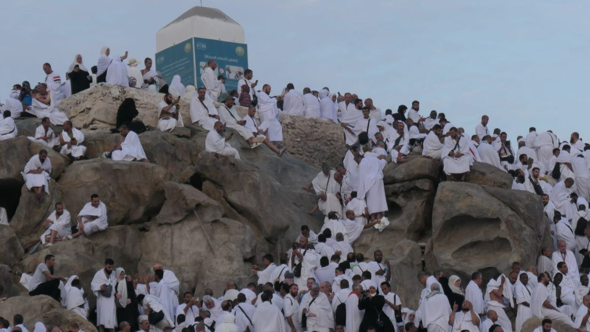 jutaan-jemaah-padati-tanah-suci-wukuf-arafah-dijadwalkan-5-juni-2025